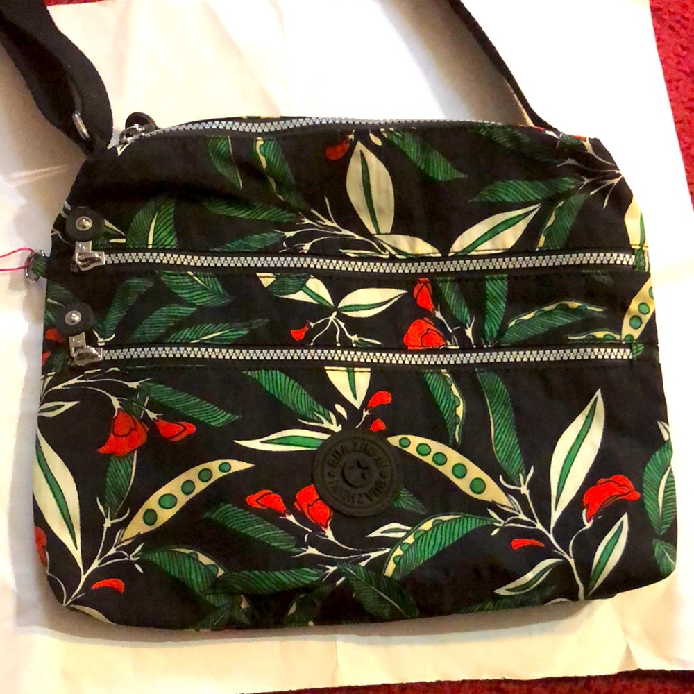 Lightweight tropical pattern purse